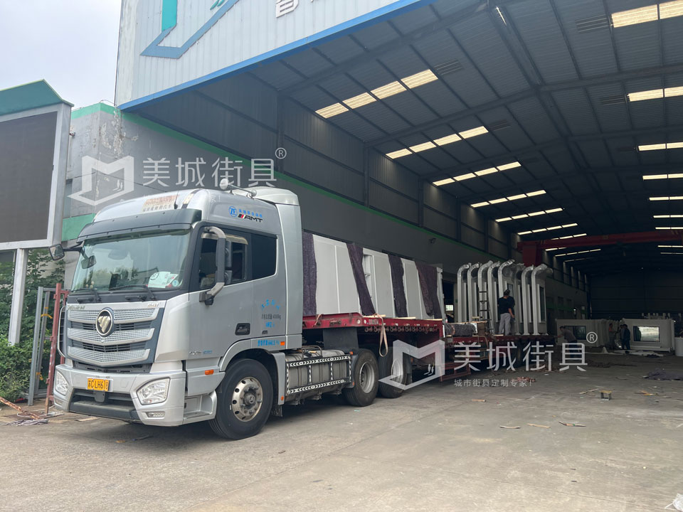 江蘇美城街具為新疆定制公交站臺(tái)第三批批發(fā)貨案例